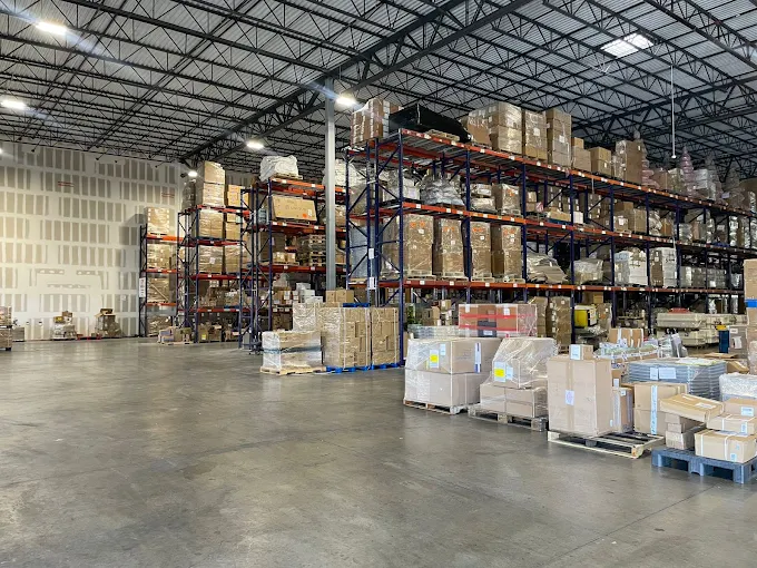 Fast Track warehouse with racked inventory in Miami
